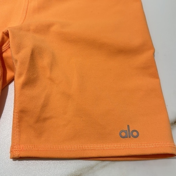 Alo Yoga biker shorts 7” - Picture 4 of 7
